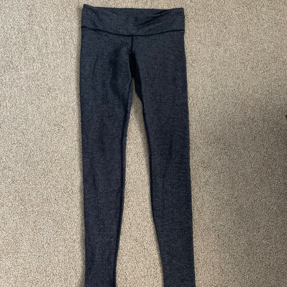 Dark gray, charcoal lulu leggings